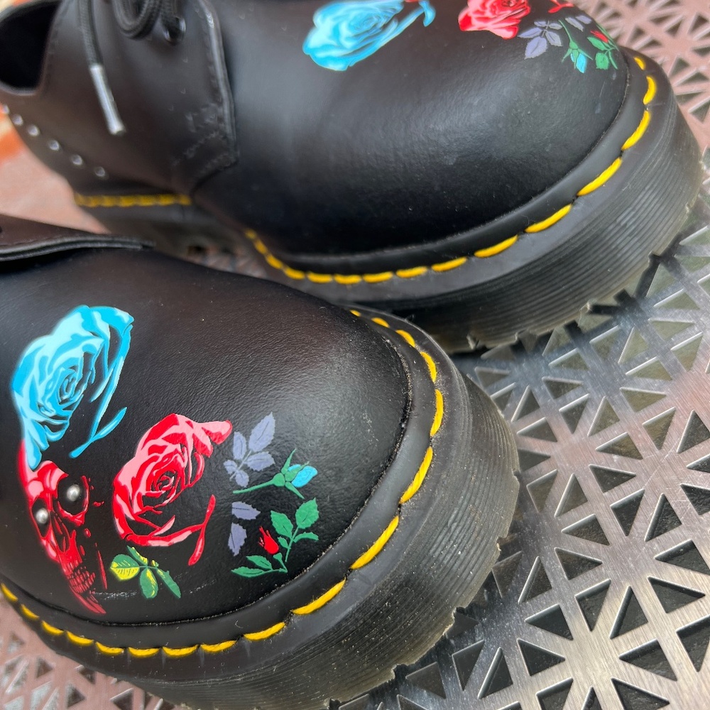 Doc Marten black  flowered lo tops, ladies size 9, Versatile Classic lace ups